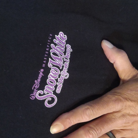 Vintage Disney Black Long Sleeve Snow White And The 7 Dwarf Sweatshirt Shirt - Picture 2 of 5